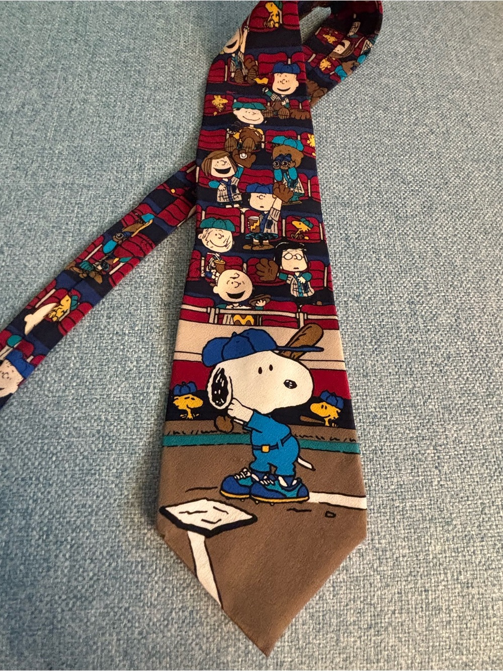PEANUTS - Snoopy - “Beagle at Bat” Multicolored 100% Silk Tie
GREAT CONDITION